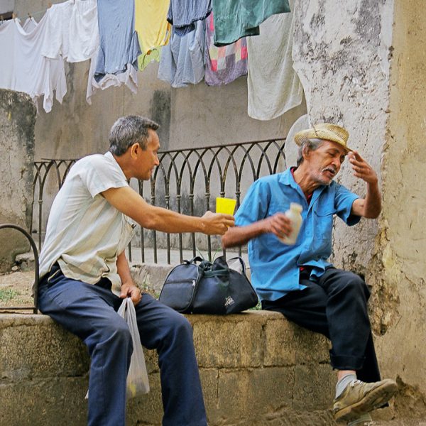 Camaraderie, Havana, Cuba, 1999 ©Cyndie Burkhardt.