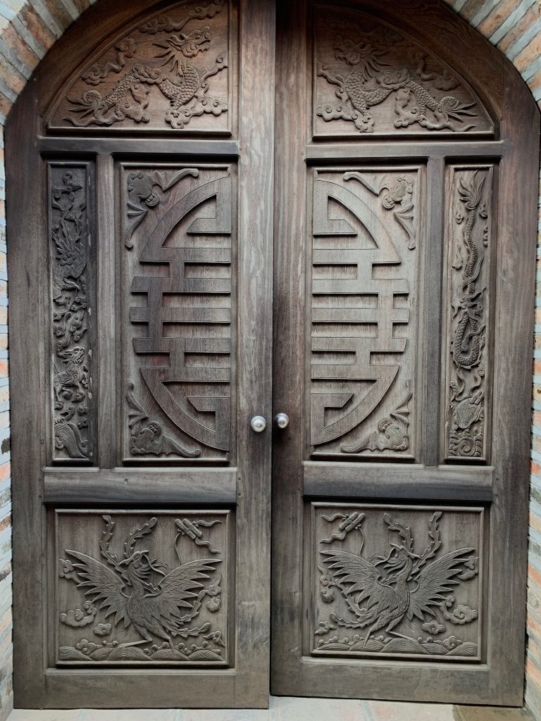 Door, Hanoi, Vietnam ©2019, Cyndie Burkhardt.